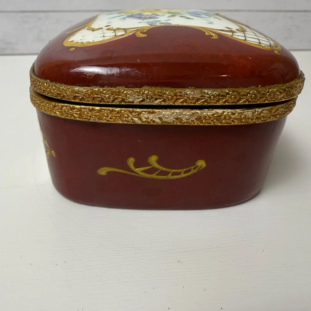 France Hand Painted Plum Porcelain Hinged Trinket Box With Matching Trinket Tray - Picture 7 of 13